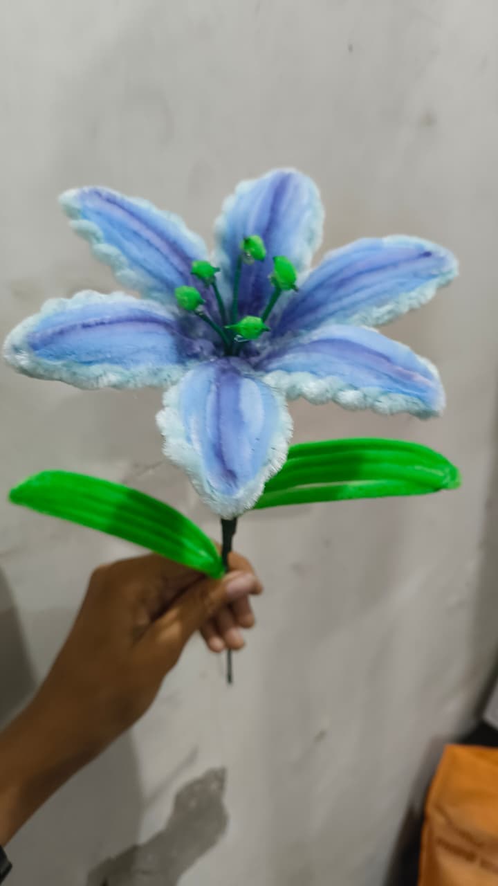 Blue Lily Vase Stem